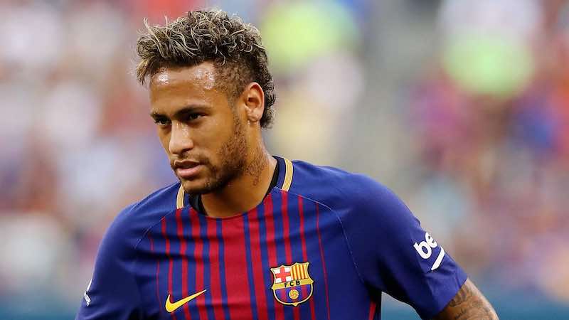 Neymar chuyển tới chơi bóng cho Barcelona