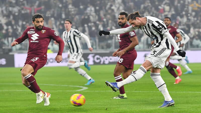 Cuộc tranh tài giữa Juventus và Torino vô cùng hấp dẫn