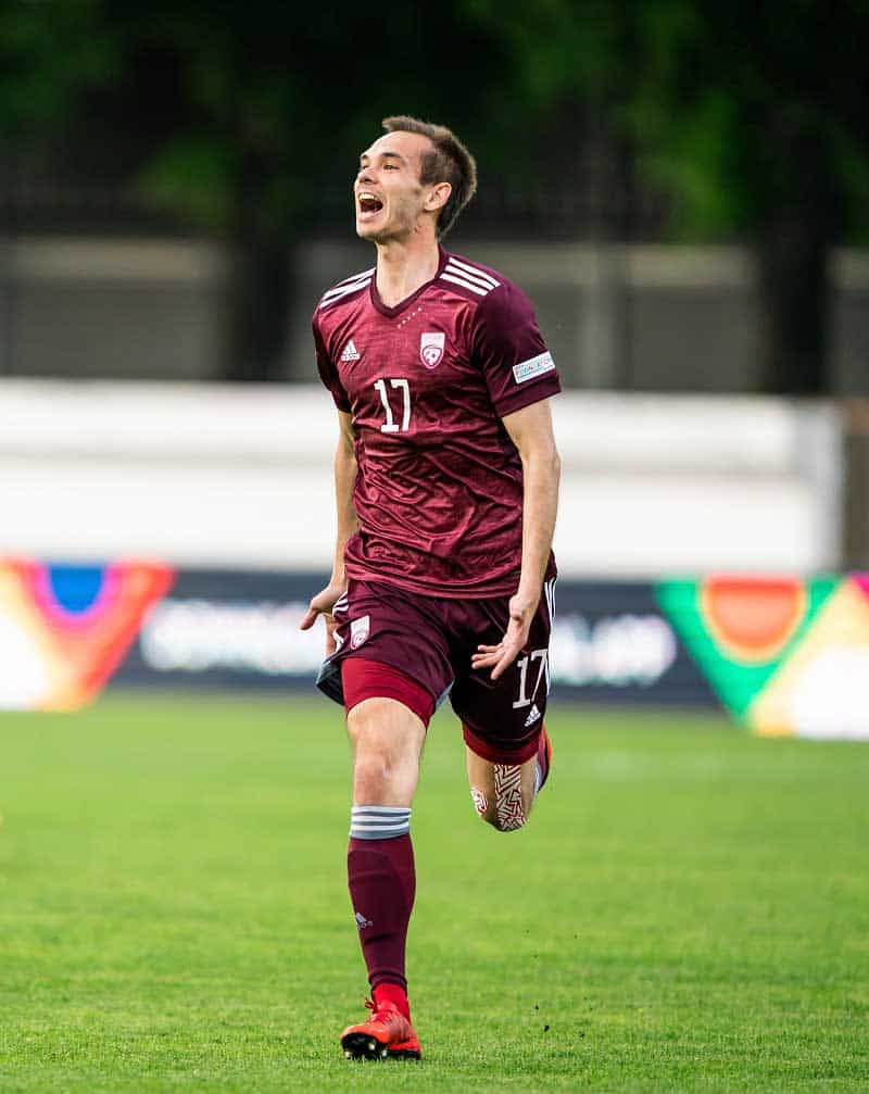 Arturs Zjuzins là một cầu thủ bóng đá người Latvia, chơi ở vị trí tiền vệ tấn công