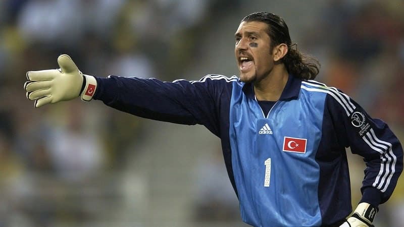 Rüştü Reçber đã có những màn trình diễn ấn tượng cho đội tuyển Thổ Nhĩ Kỳ