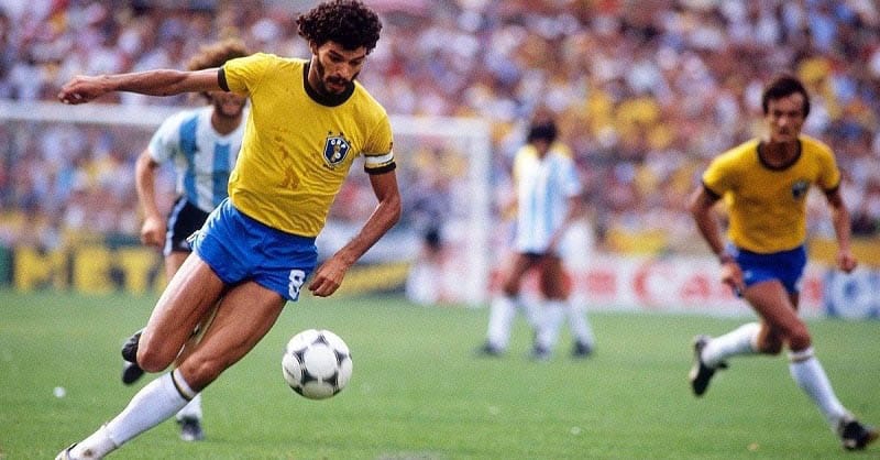 Nhắc đến những cầu thủ bóng đá số 8 hay nhất không thể bỏ qua huyền thoại bóng đá Brazil - Socrates