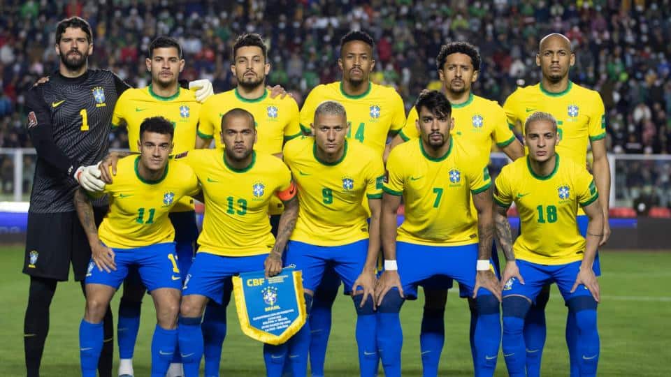 HLV Tite triệu tập các tiền vệ tại World Cup 2022.