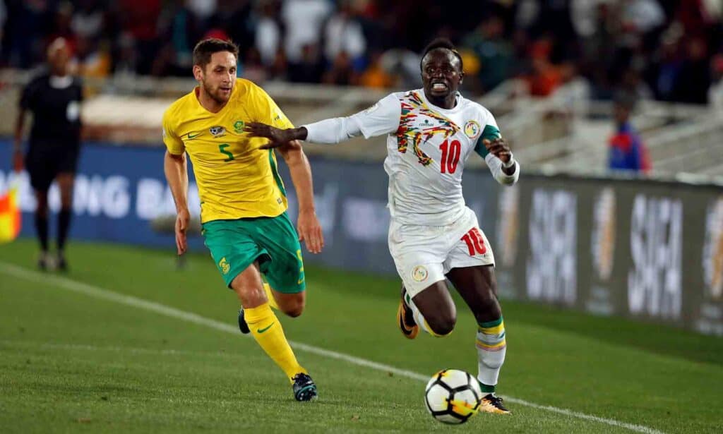 Cầu thủ bóng đá Senegal tạo điểm sáng sân cỏ