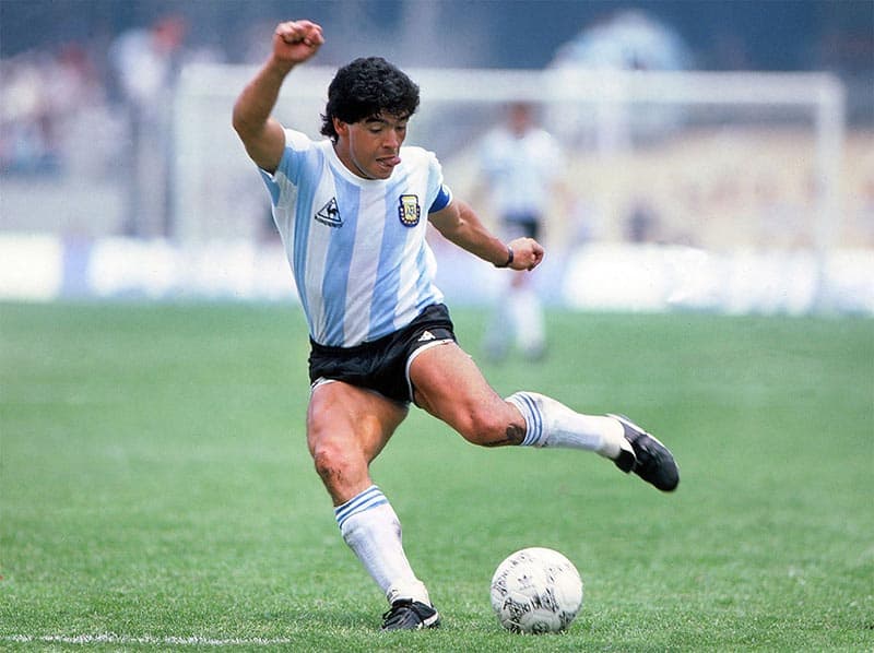 cầu thủ xuất sắc nhất thế giới Diego Maradona