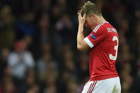 Bastian Schweinsteiger tiết lộ bị Mourinho đuổi xuống đội U16